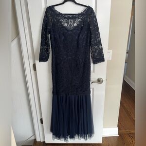 Women’s Tadashi Shoji Navy Blue Lace Embroidered Tulle 3/4 Sleeve Gown Size 12
